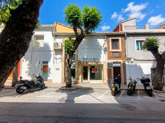 Local, Denia