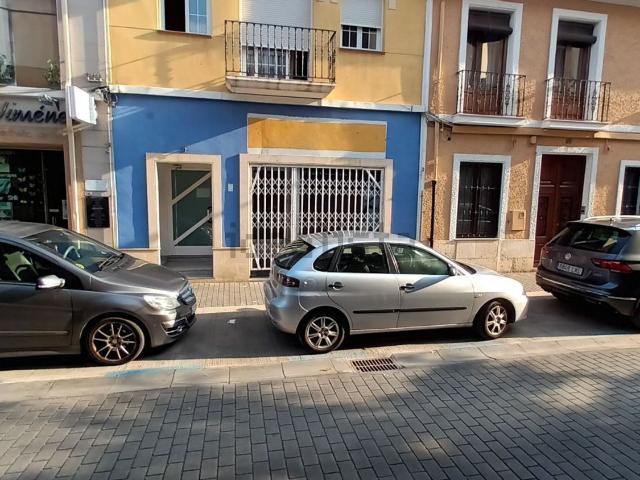 Local, Denia