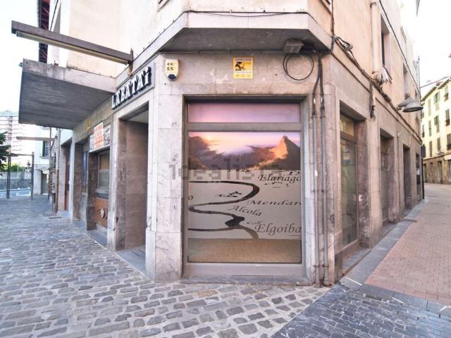 Local, Deba