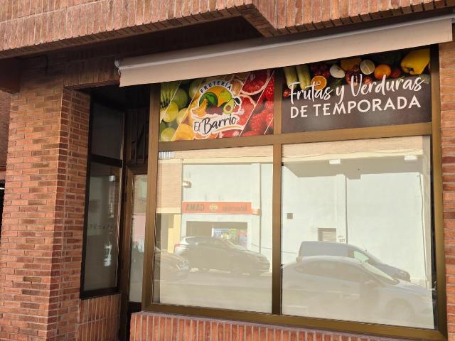 Local dedicado a Frutería hasta hoy, totalmente equipado