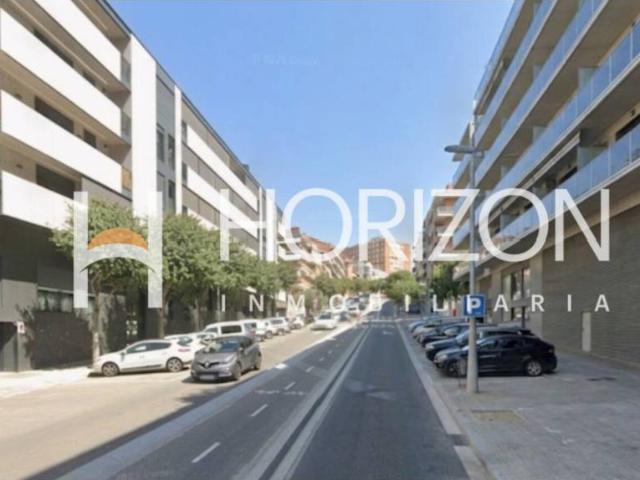 Local diáfano en zona comercial y de oficinas de Sant Feliu de Llobregat