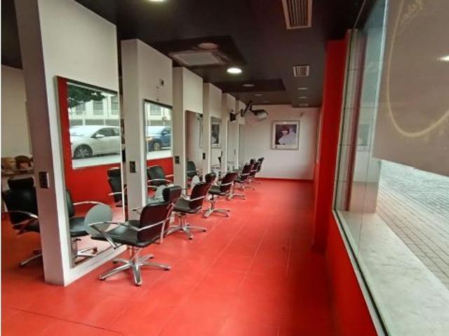 LOCAL DIÁFANO Y LUMINOSO DE 300 M² CERCA DEL CENTRO DE CALELLA, PREPARADO PARA ABRIR A LA VENTA