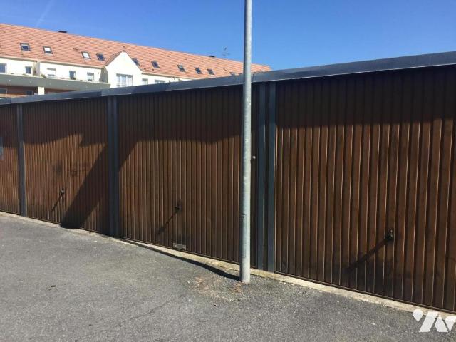 Garage à louer à Senlis, Hauts de France, €