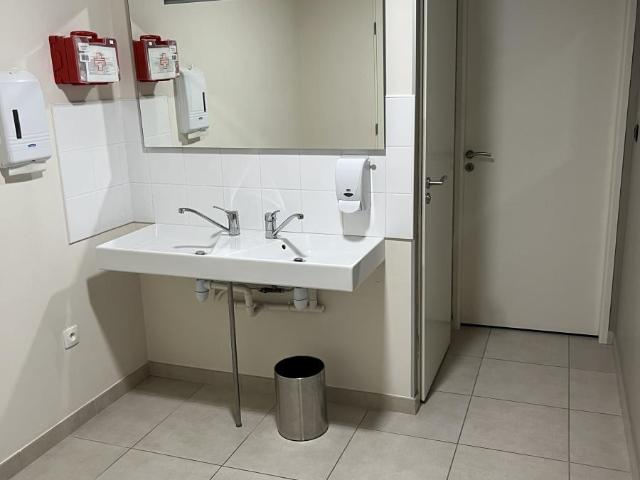 Local divers en vente à, 472500€