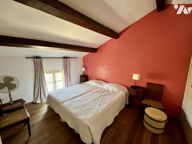 Maison en vente à Saint Julien de Peyrolas, Occitanie, 890000€