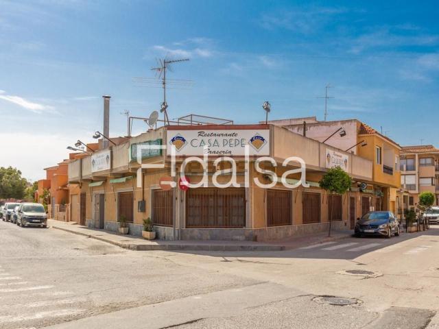 Local, Dolores