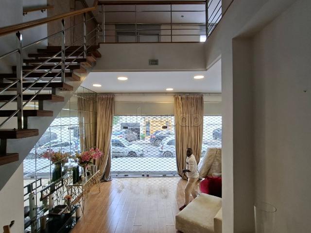 Local double vitrine 260 m² proche Bd d'Anfa