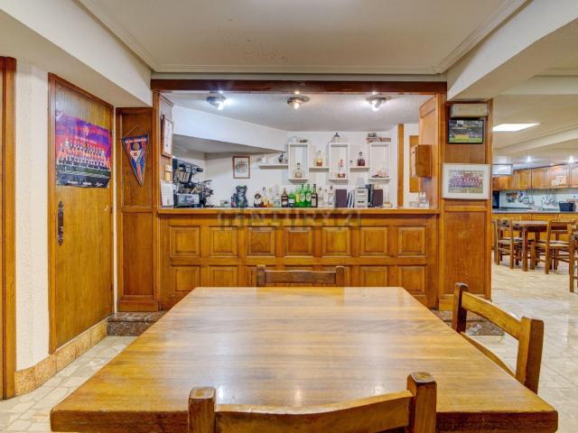 Local, Eibar