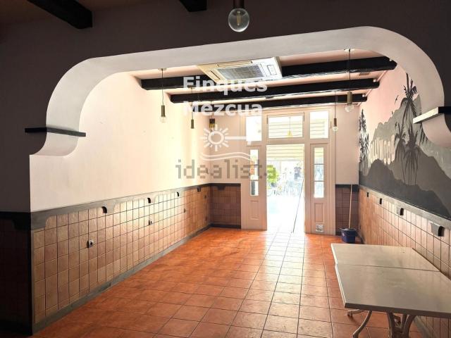 Local, El Vendrell