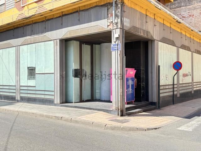 Local, Elda