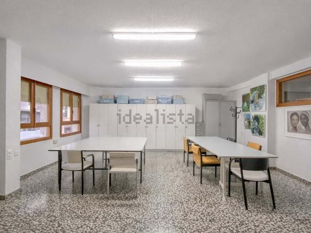 Local, Elda
