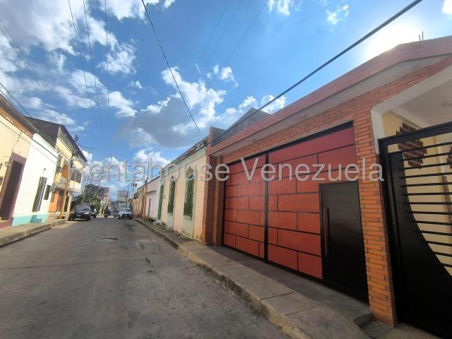 Local en venta tipo galpón de 120mts² en San Blas valencia