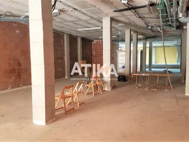 LOCAL EN VENTA Y ALQUILER UBICADO EN CALLE PEATONAL CON SALIDA DE HUMOS