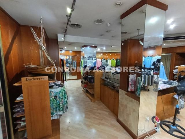 LOCAL EN VENTA. CENTRO COMERCIAL A PIE DE PLAYA