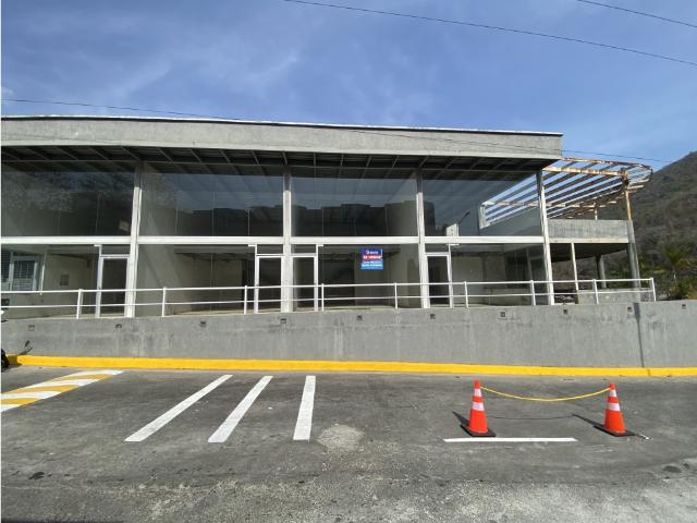 Local comercial en Venta obra gris Urb El Chuponal