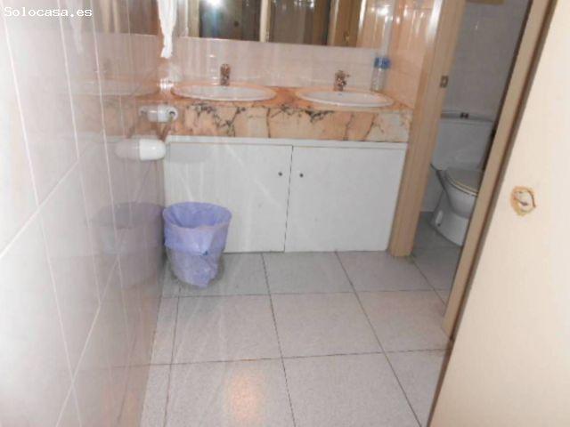 LOCAL EN VENTA CON 10 PLAZAS DE PARQUING INCLUIDAS