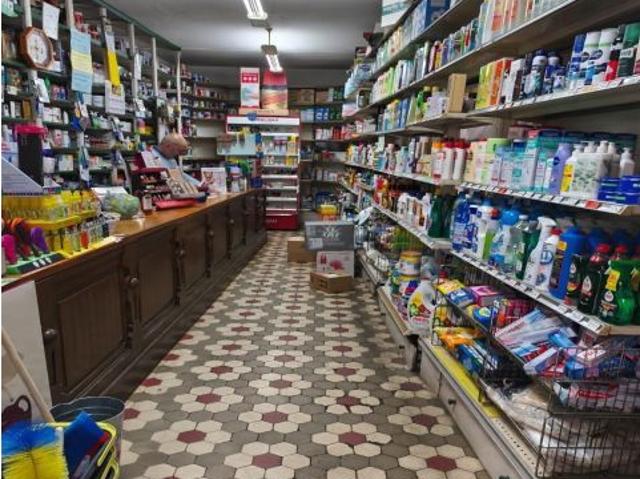 LOCAL EN VENTA CON NEGOCIO ACTIVO