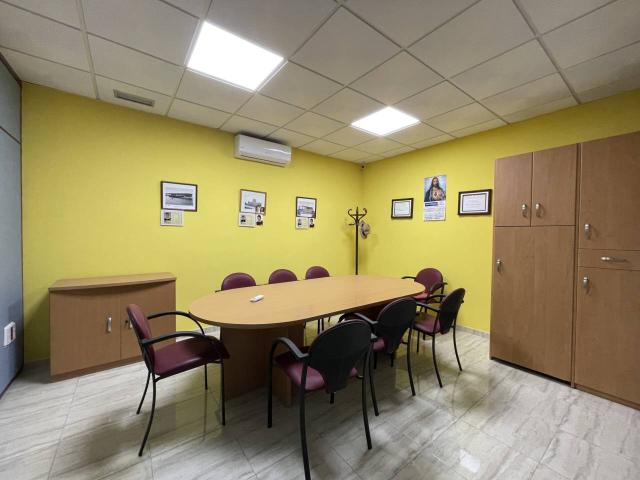 ¡Local en venta en Vícar!
