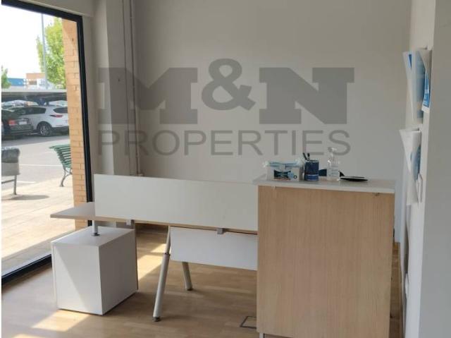 VENTA DE 2 LOCALES ANEXOS EN ZONA COMERCIAL DE ALMENDRALEJO