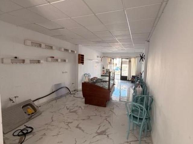 Local en venta en Cala’n Porter con posibilidad de cambio a vivienda