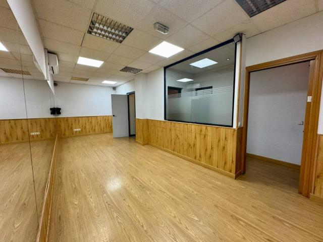 Local en venta en Calle Rafael Finat