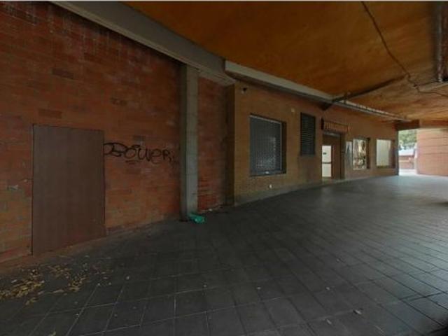 Local en venta en Figueres, protección oficial