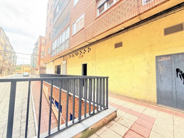 Local en venta en Garrido Norte Salamanca – 60 m² en Calle Petunias, junto a Avenida de los Cipreses