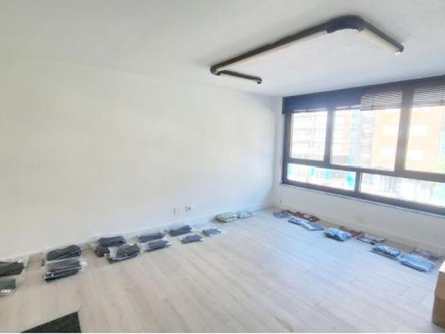 ?✨ *LOCAL EN VENTA EN LA ZONA ALTA DE PONFERRADA – MUCHAS POSIBILIDADES* ✨?