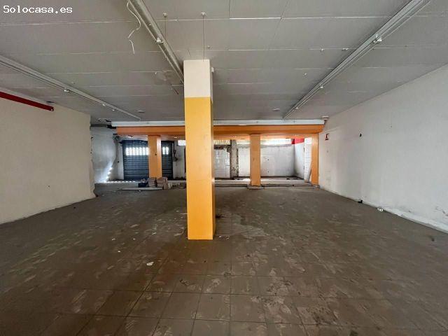 LOCAL EN VENTA EN LA ZONA COMERCIAL DE LLANÇÀ!