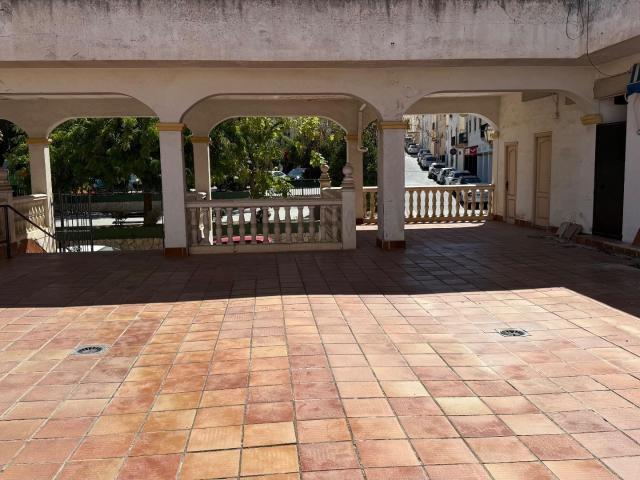 Local en venta en La Zubia
