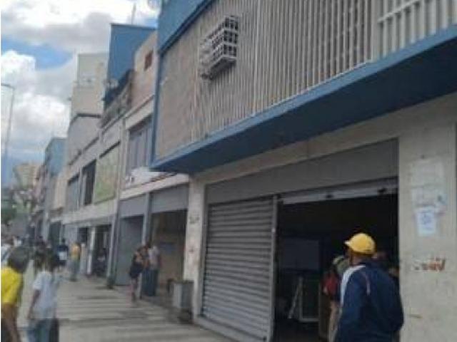 Local en Venta en la concurrida Av. San Martín /#JT