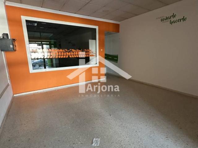 Local en venta en Lucena