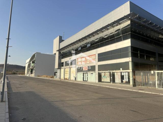Local en venta en Lucena