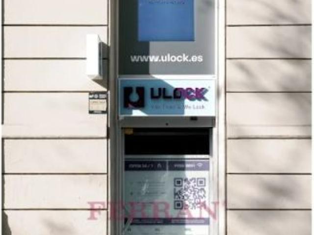 Local en venta en rentabilidad en Gran Via de les Corts Catalanes junto Plaça