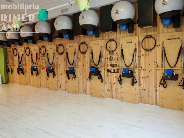 LOCAL EN VENTA POR TRASLADO, EN PLENO FUNCIONAMIENTO, CÉNTRICO Y EN PERFECTO ESTADO
