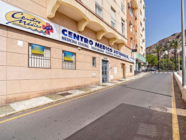 Local en alquiler. Aguadulce Almeria