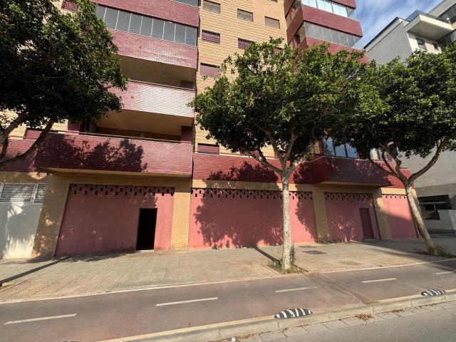 Local en alquiler Av Vega de Aca, 129