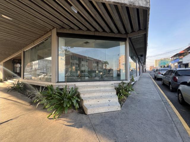 LOCAL EN ALQUILER C.C. SANTIAGO PLAZA