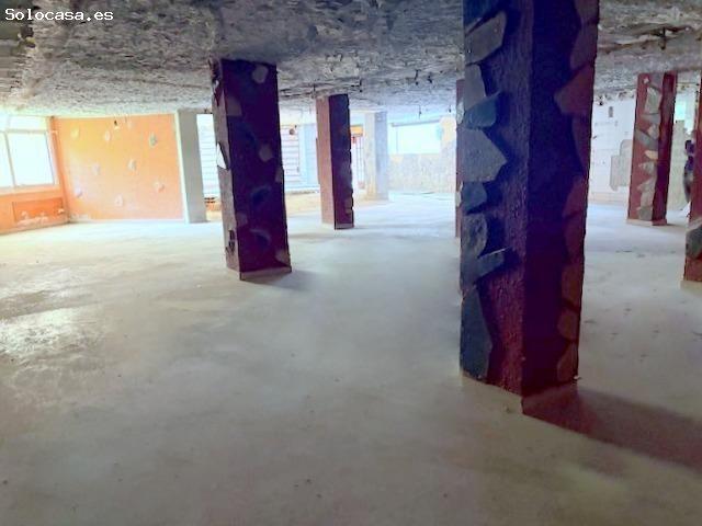 Local en alquiler en Av. Abat Marcet, Terrassa | 812 m2 con salida de humos