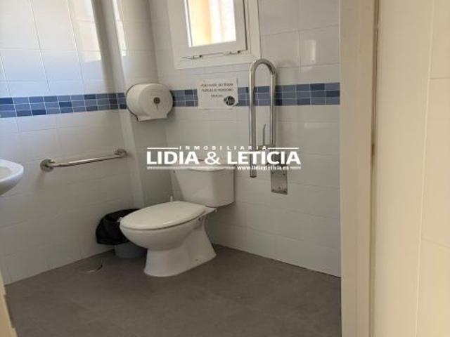 Local en alquiler en Escultora la Roldana