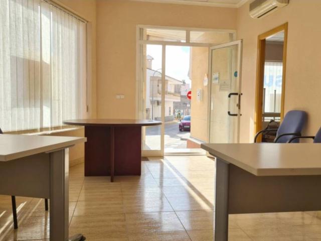 Local en alquiler en Núcleo 03190