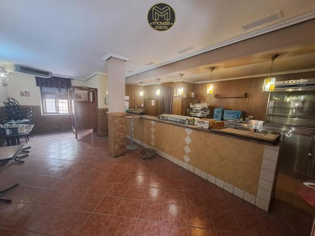 LOCAL EN ARQUITECTO BERGES