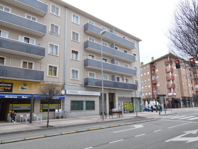 Local en Av. Marcelo Celayeta, Pamplona/Iruña Navarra