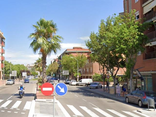 Local en Av Remolar