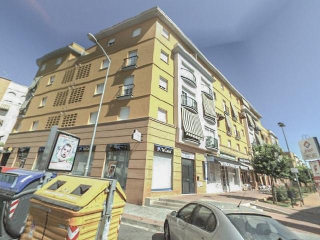 Local en Av Reyes Católicos