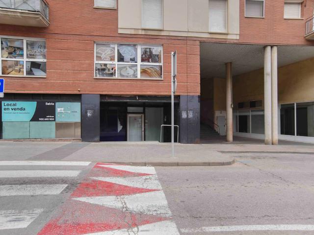 Local en Av Roma Manlleu Barcelona