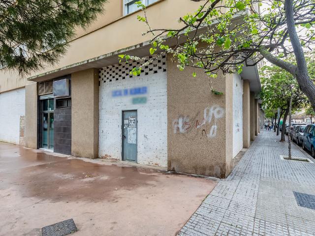 Local en Av. San Severiano