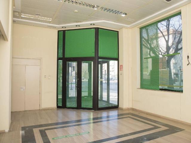 Local en Avd Maria Auxiliadora de 130 m2