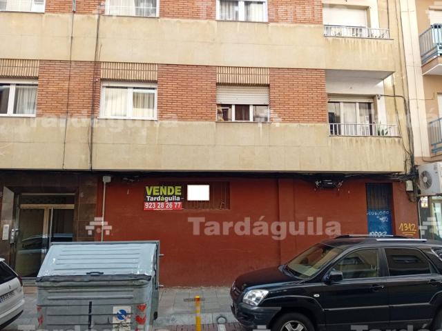 LOCAL EN BRUTO JUNTO AL CORTE INGLES