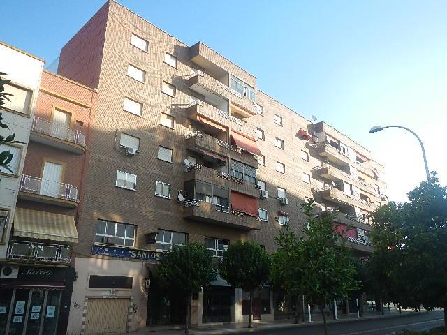 Local en C/ Santa Marina Badajoz